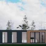 Maison modulaire moderne avec toit plat, finitions extérieures sombres et en bois, trois grandes fenêtres, deux portes, située dans un cadre naturel avec des arbres élancés en arrière-plan et un ciel partiellement nuageux.