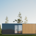 Maison modulaire moderne avec un toit plat, deux sections principales dont une avec surface sombre et réfléchissante, et une avec façade en bois, située dans un environnement naturel avec des arbres élancés et un ciel bleu clair.